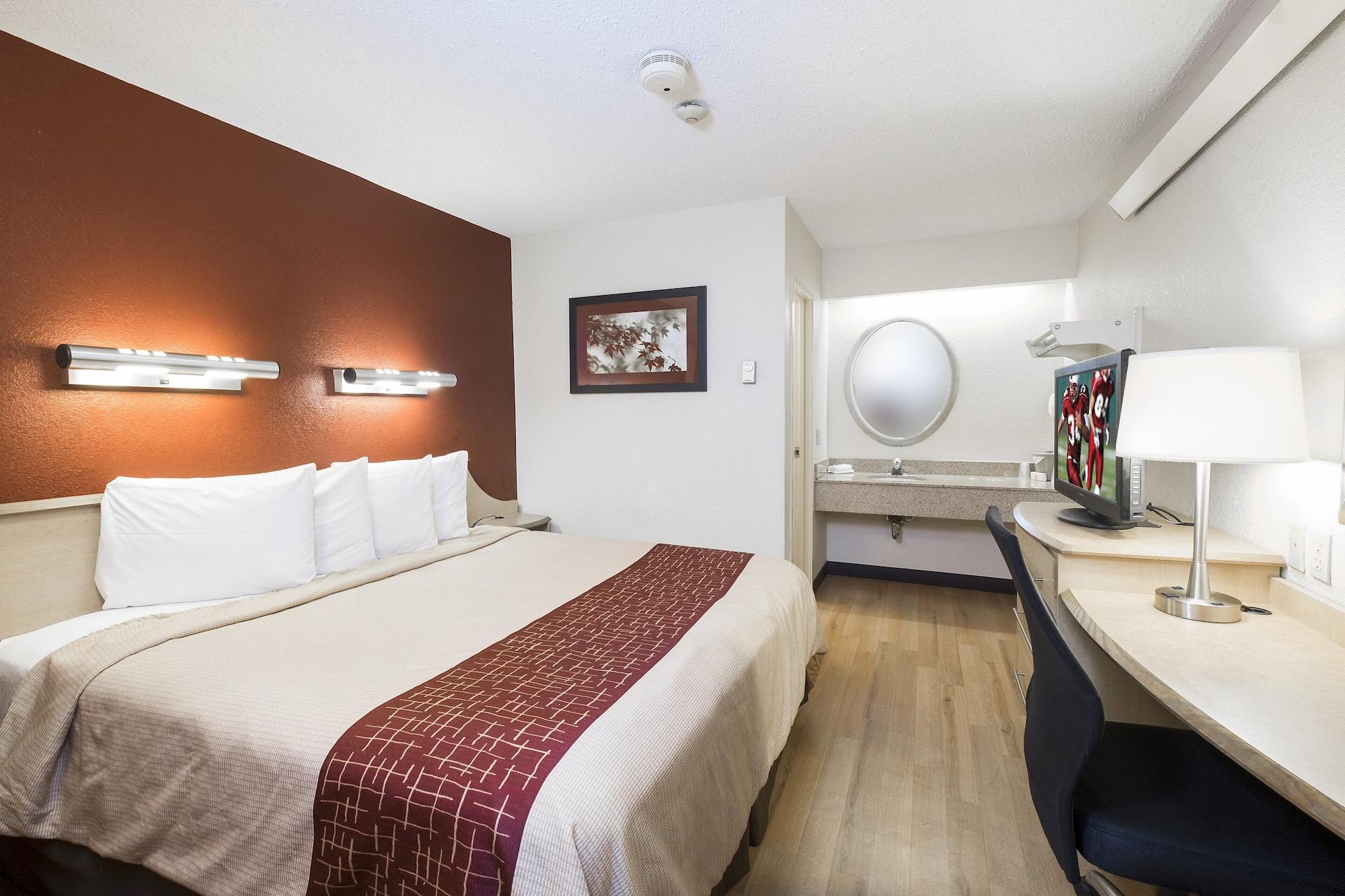 Red Roof Inn Louisville East - Hurstbourne Екстериор снимка