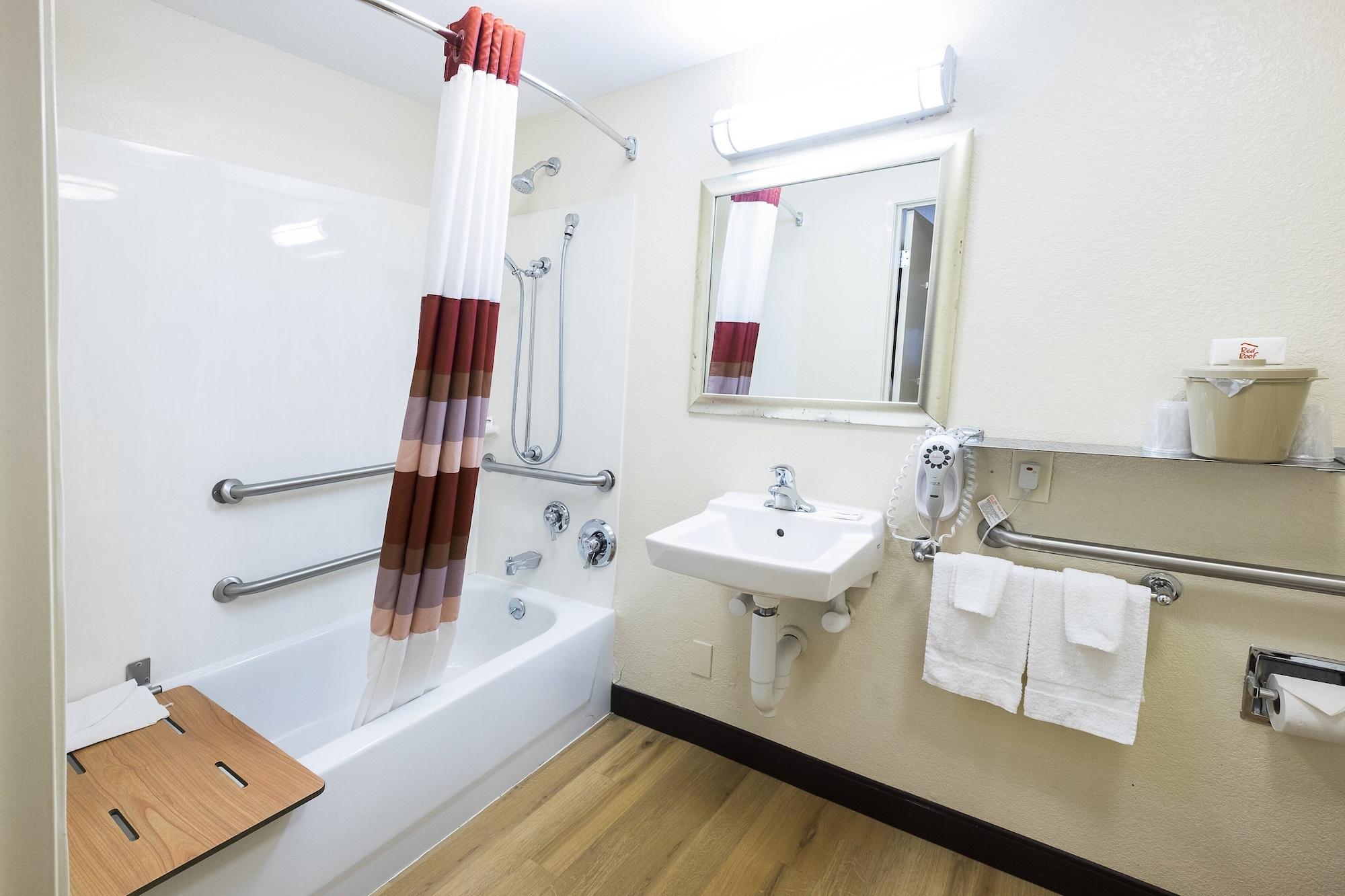 Red Roof Inn Louisville East - Hurstbourne Екстериор снимка