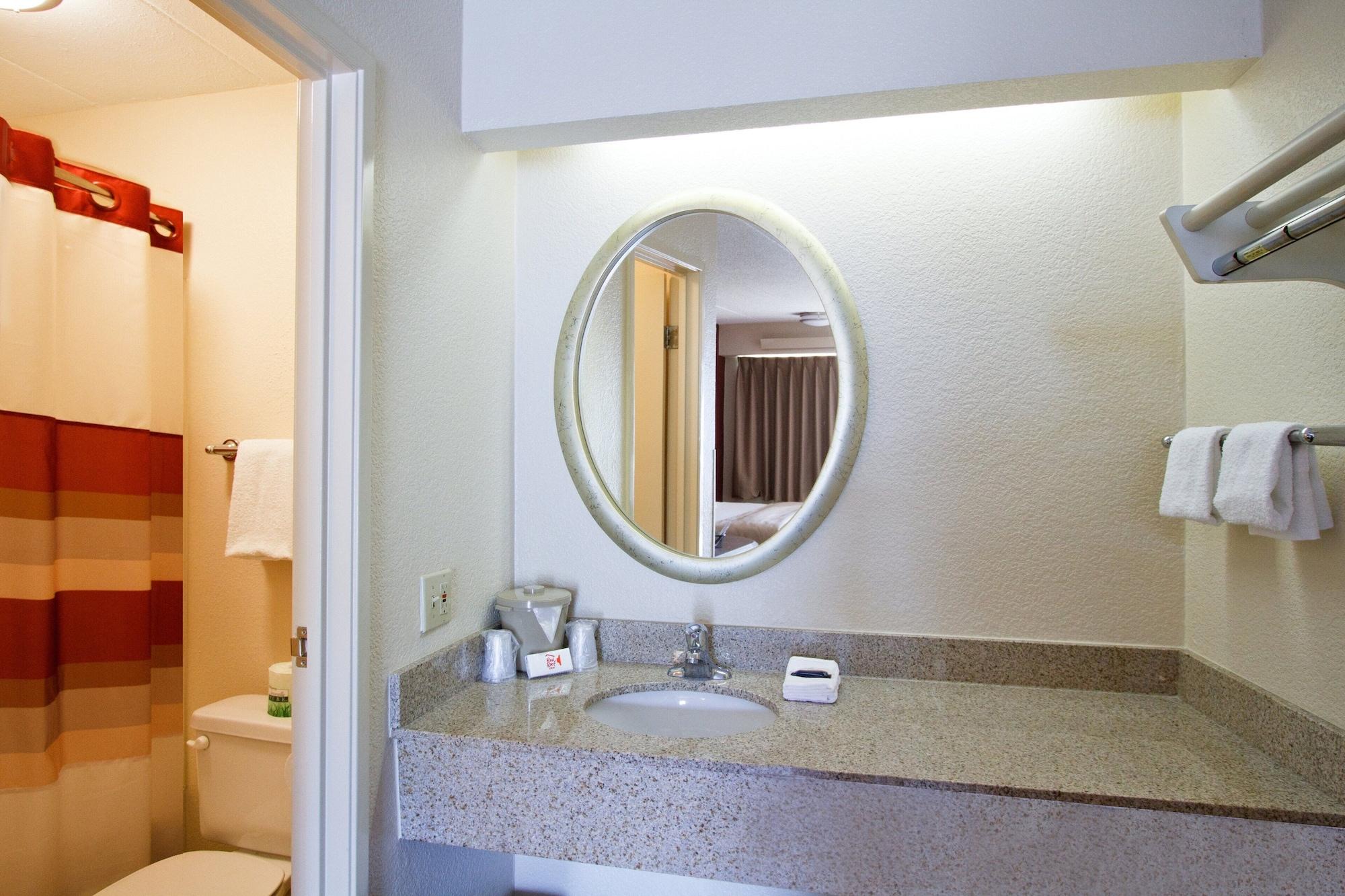 Red Roof Inn Louisville East - Hurstbourne Екстериор снимка