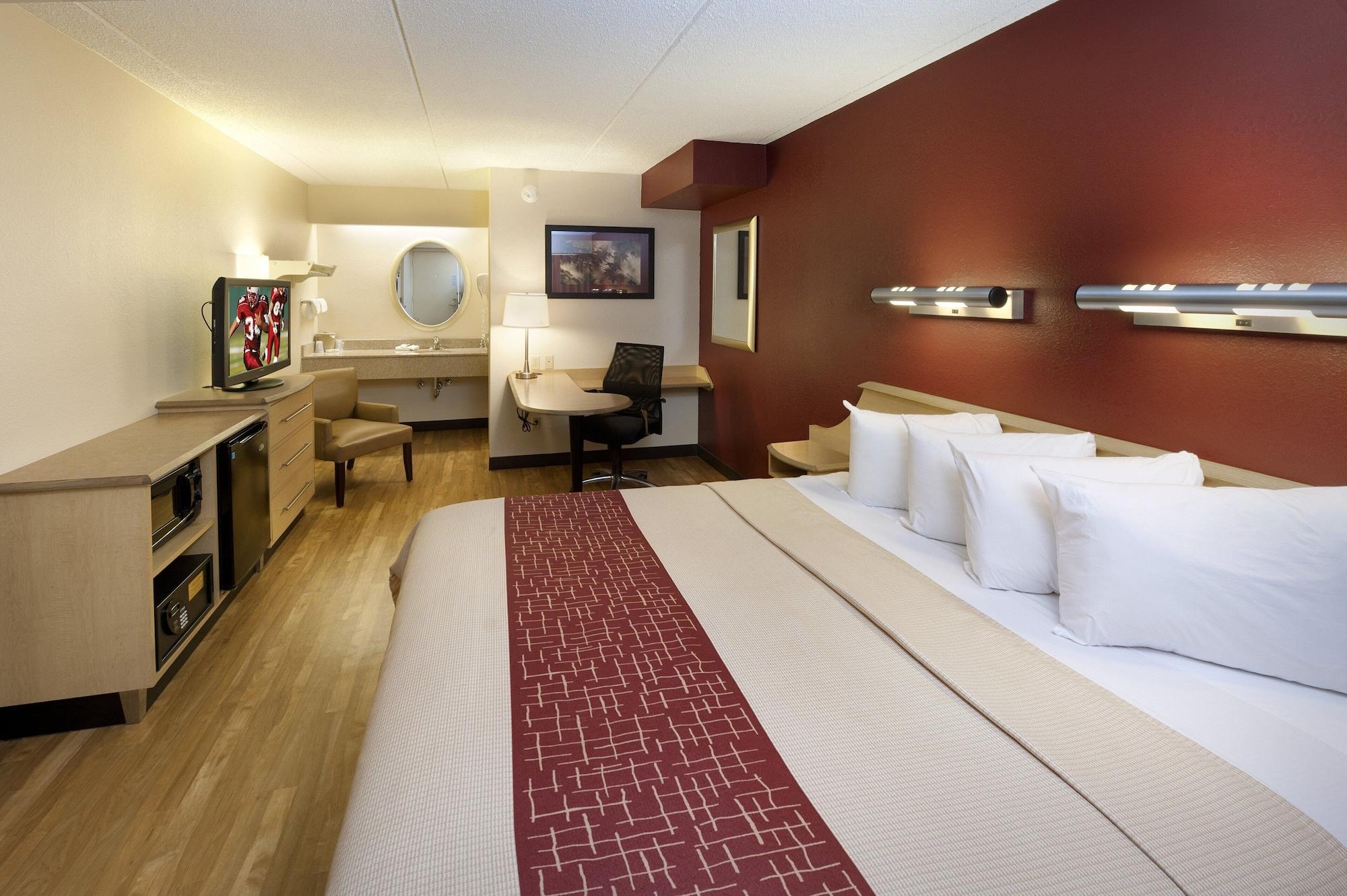 Red Roof Inn Louisville East - Hurstbourne Екстериор снимка