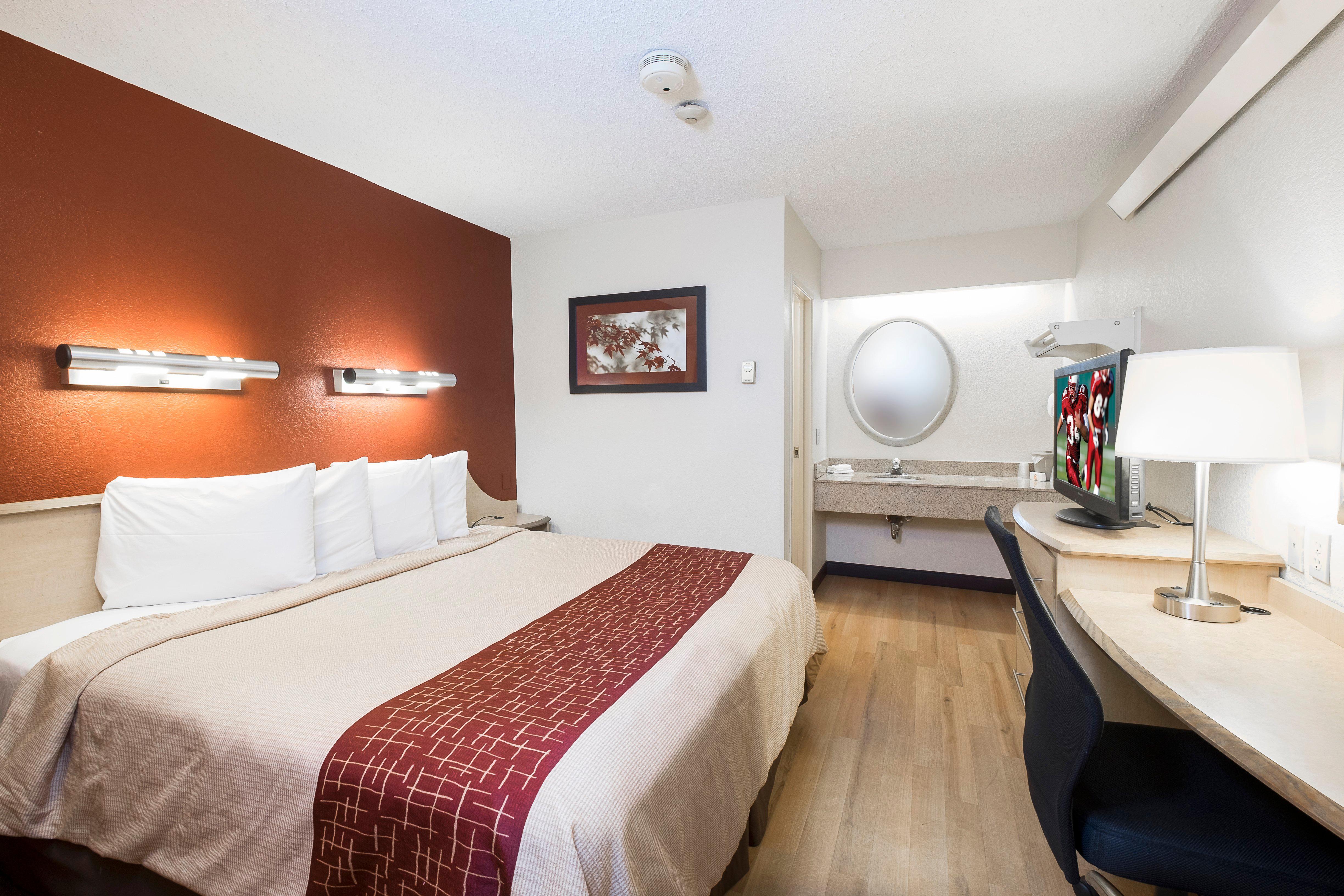 Red Roof Inn Louisville East - Hurstbourne Екстериор снимка