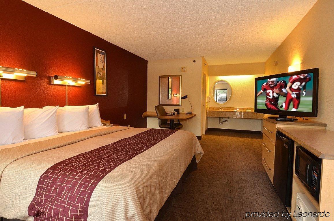 Red Roof Inn Louisville East - Hurstbourne Екстериор снимка