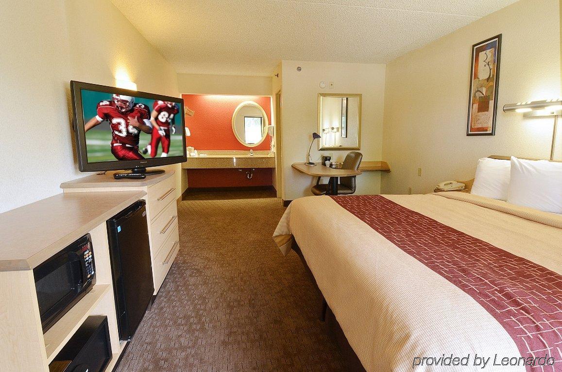 Red Roof Inn Louisville East - Hurstbourne Екстериор снимка