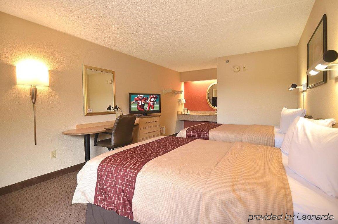 Red Roof Inn Louisville East - Hurstbourne Екстериор снимка