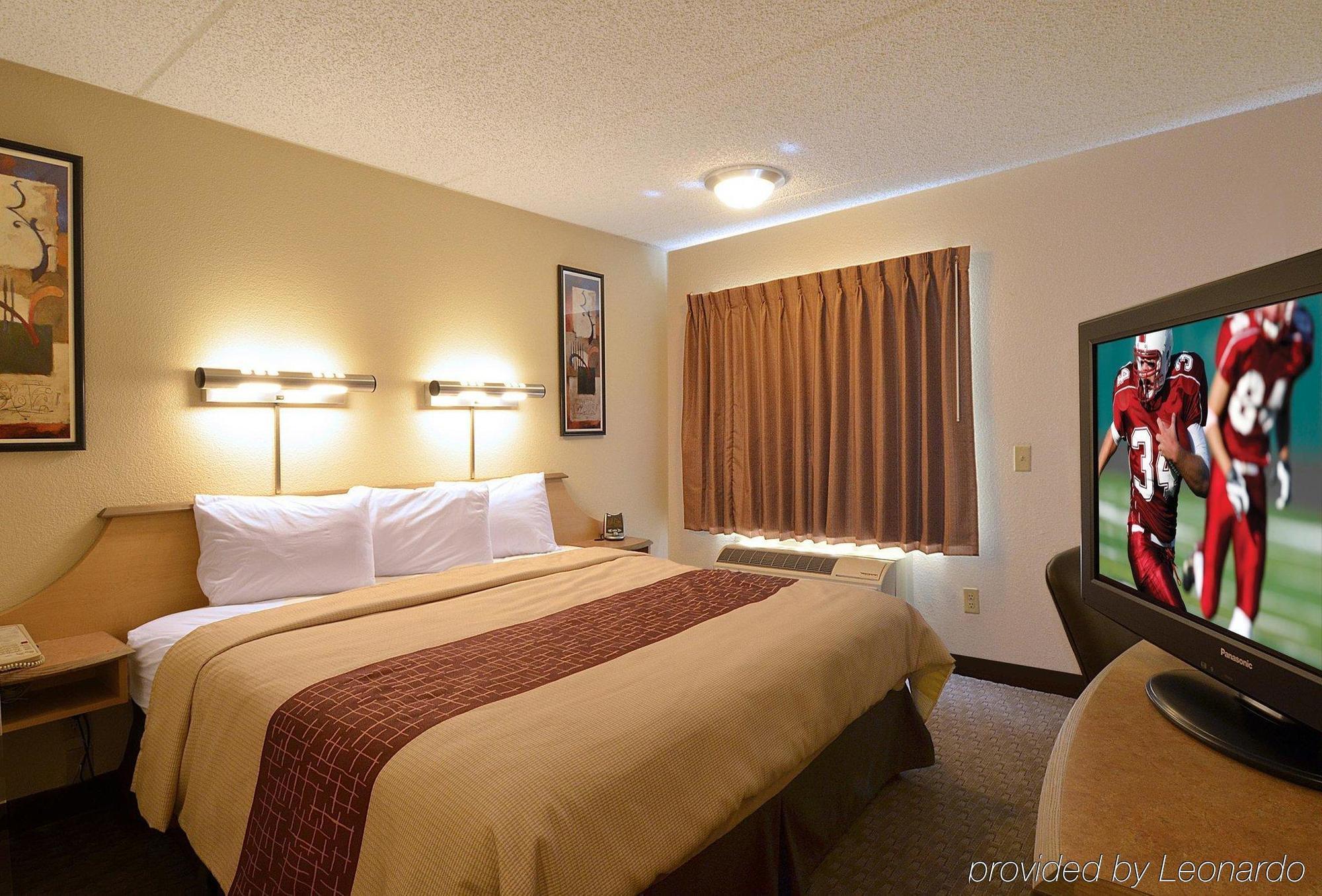 Red Roof Inn Louisville East - Hurstbourne Екстериор снимка