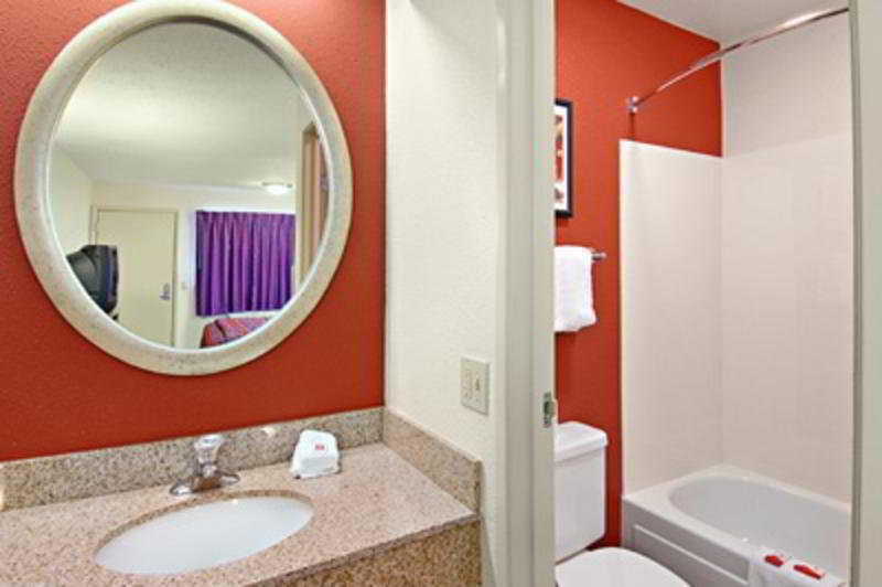 Red Roof Inn Louisville East - Hurstbourne Стая снимка