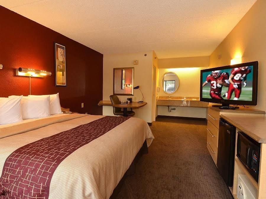 Red Roof Inn Louisville East - Hurstbourne Екстериор снимка