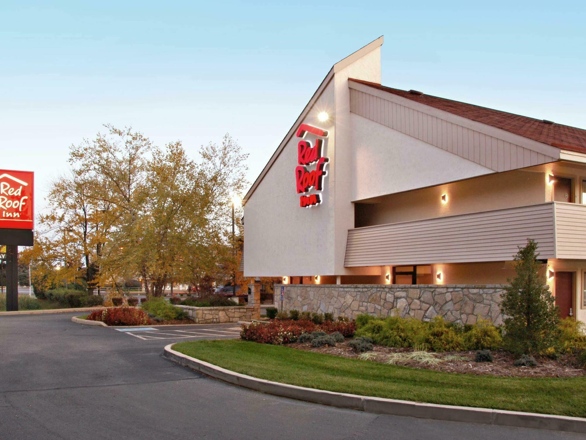 Red Roof Inn Louisville East - Hurstbourne Екстериор снимка